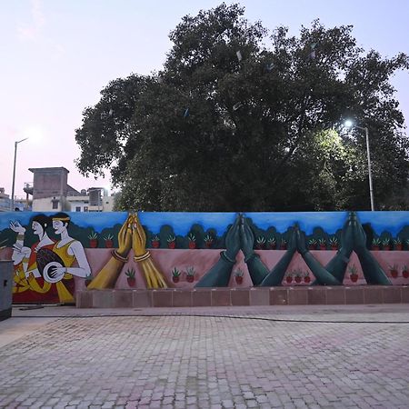 Hotel Sainik Grand Varanasi Exteriör bild
