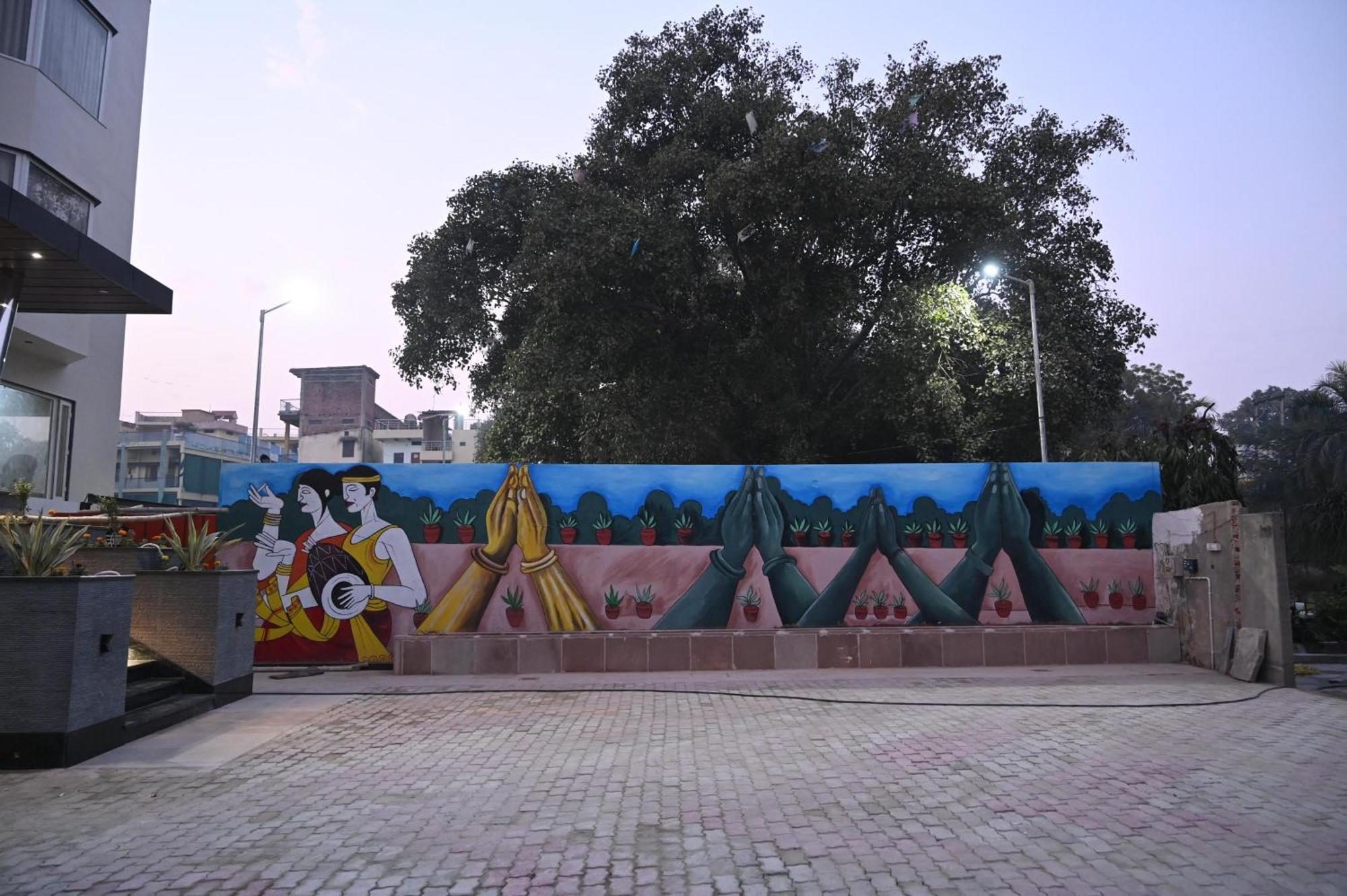 Hotel Sainik Grand Varanasi Exteriör bild